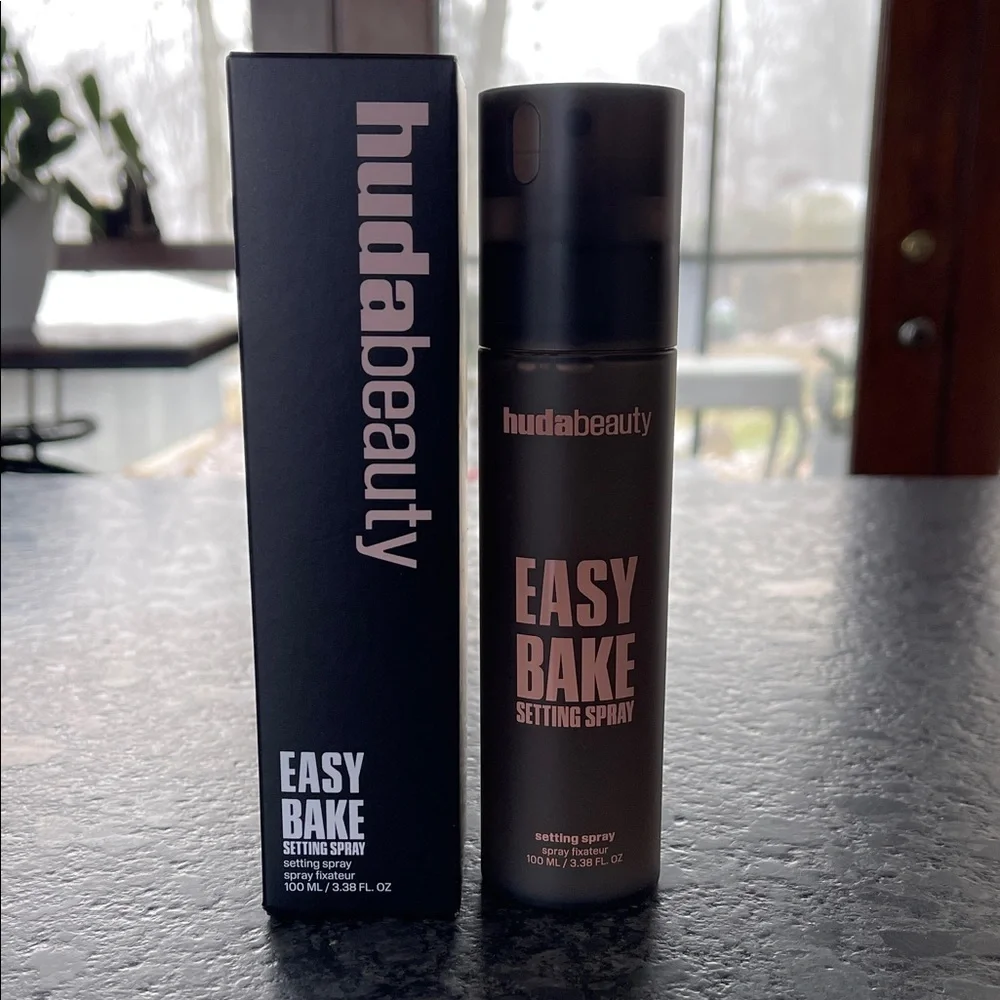 Huda Beauty Easy Bake Setting Spray buildable blur + 16 hour staying power